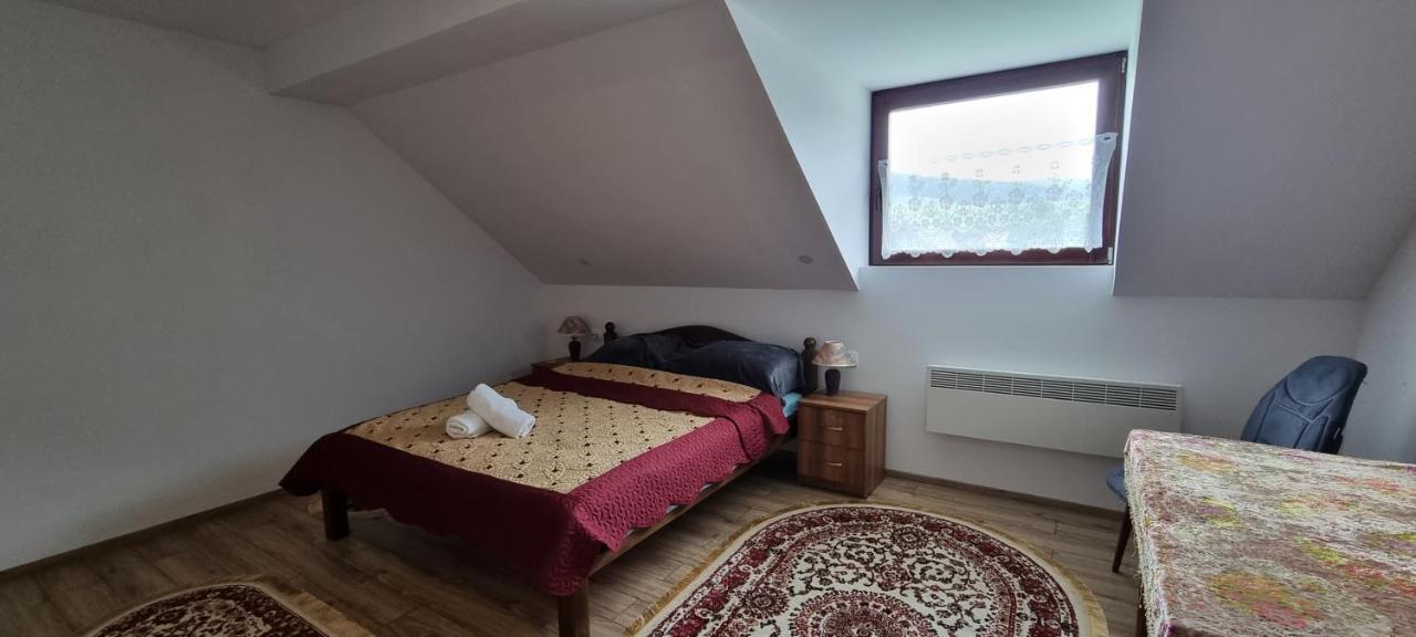 Lunca de Sus Karacsony Guest House מראה חיצוני תמונה