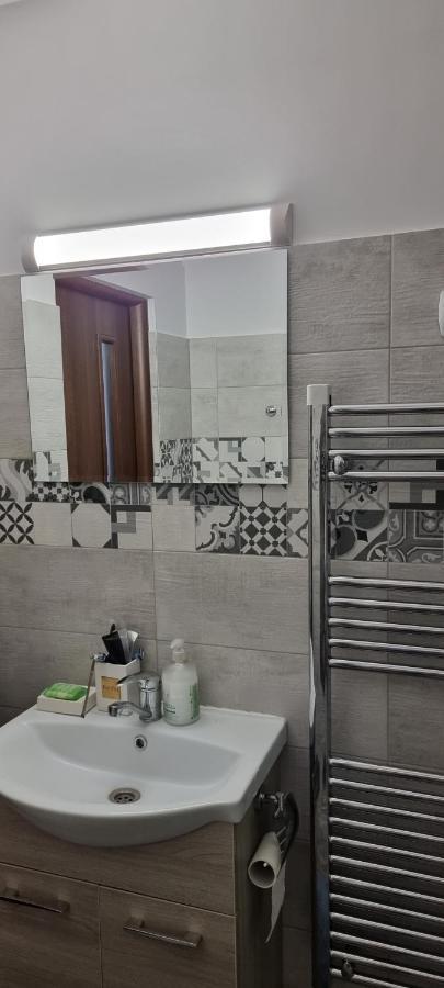 Lunca de Sus Karacsony Guest House מראה חיצוני תמונה