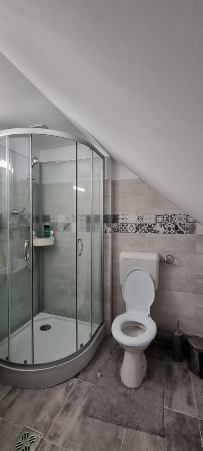 Lunca de Sus Karacsony Guest House מראה חיצוני תמונה